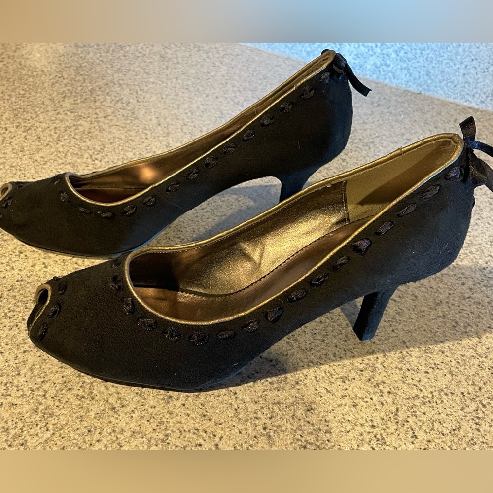 Open Toe Black Heels with Ribbon Laced Detail